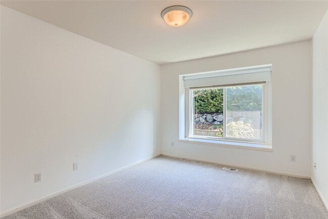 Building Photo - 4Bd/2.5Ba Redmond House