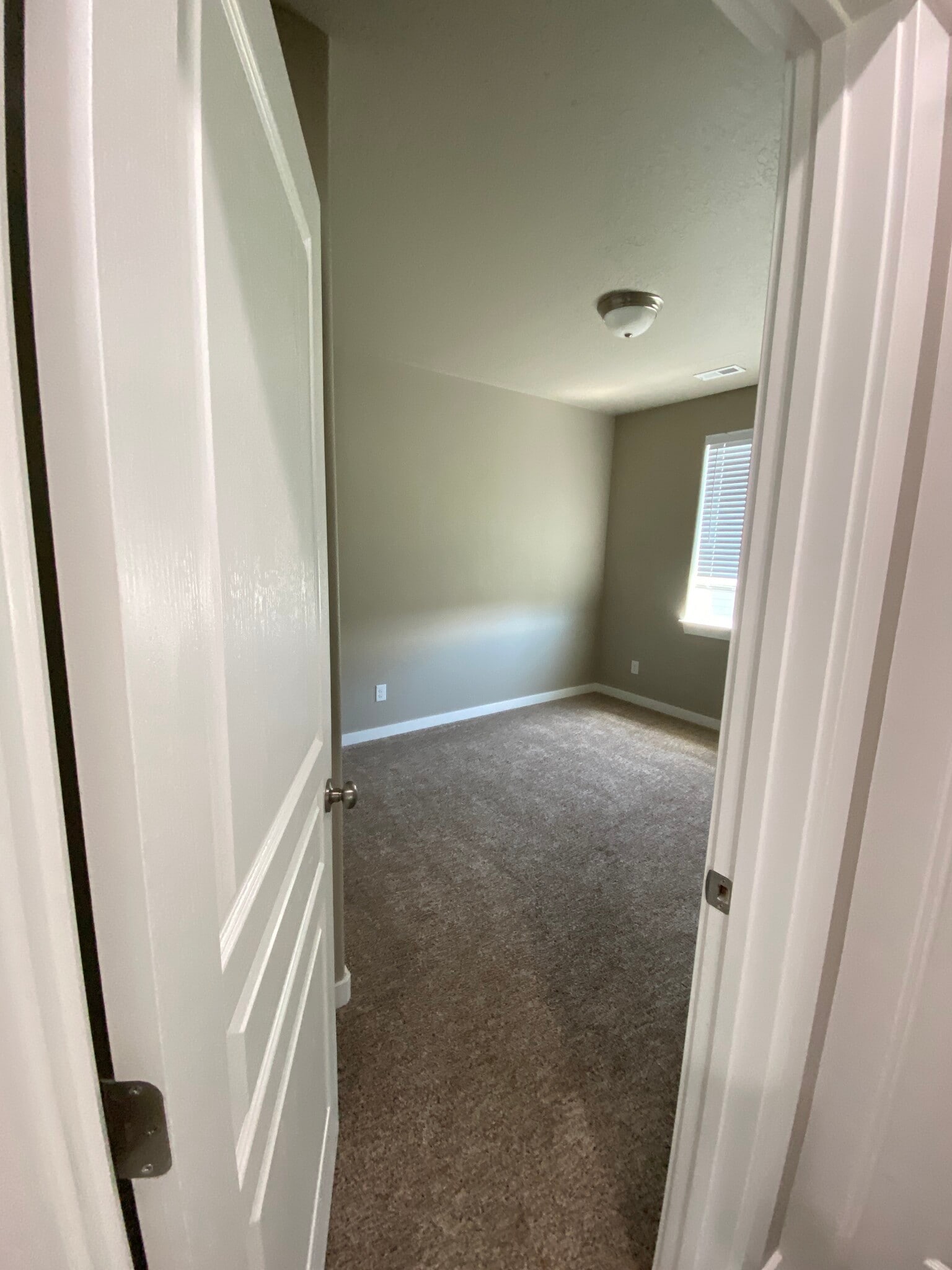 Building Photo - 1640 SW Panorama Dr