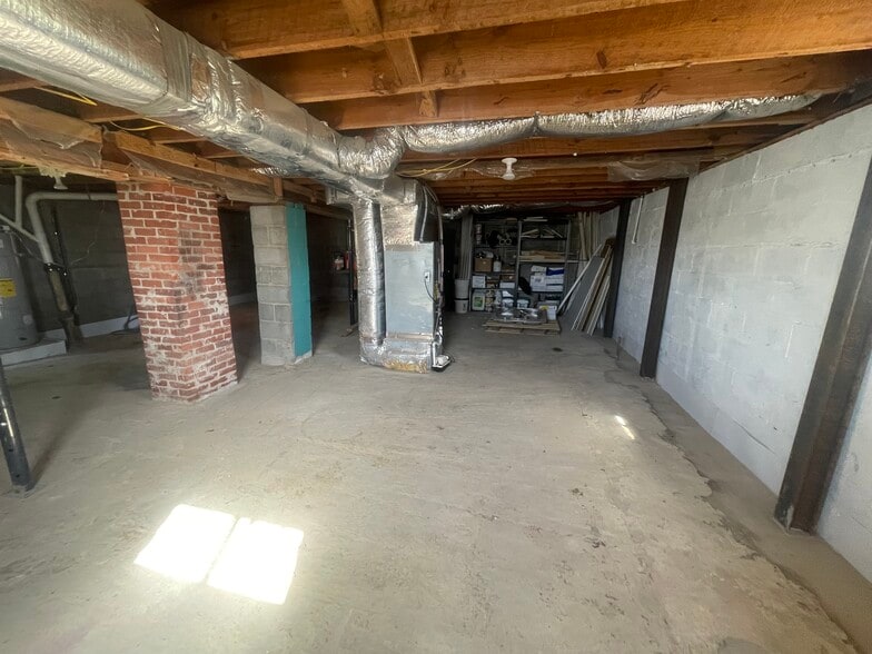 Building Photo - 415 W Depot St