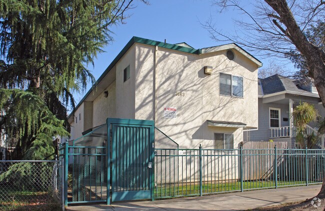 Building Photo - 3143 3rd Ave