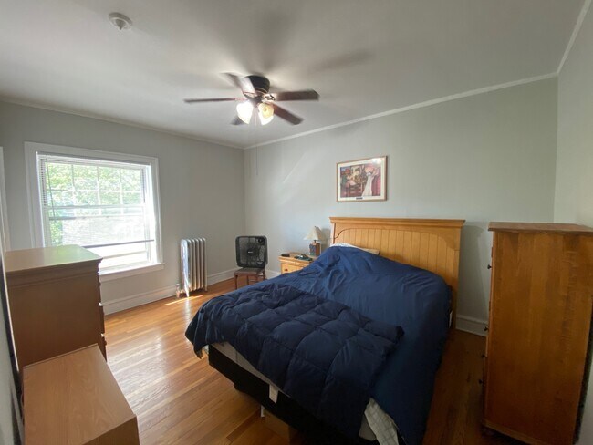 Building Photo - 736 Reba Pl
