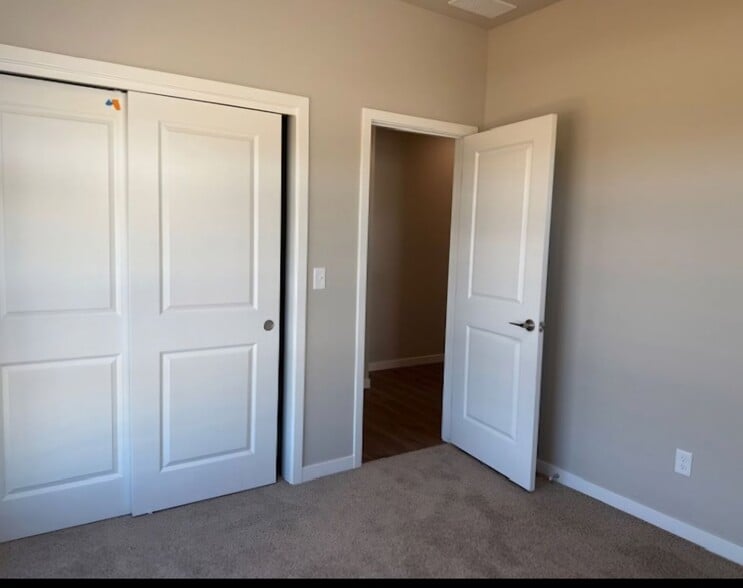 Building Photo - 1920 Howling Moon Way