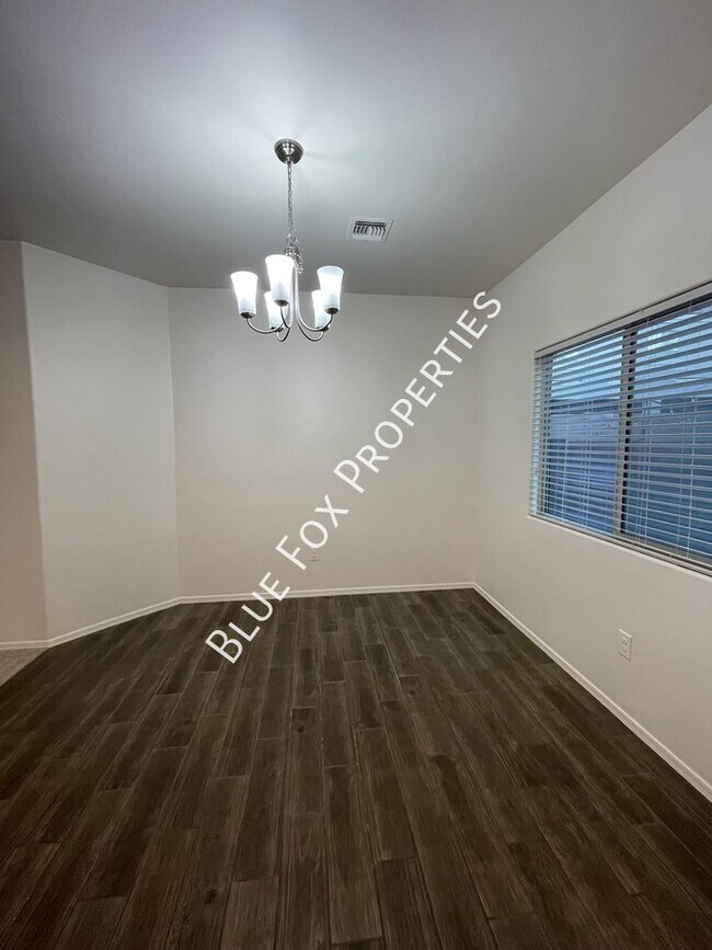 Building Photo - 8721 N Black Pine Dr