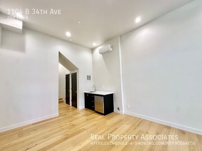 Building Photo - 1104 B 34th Ave