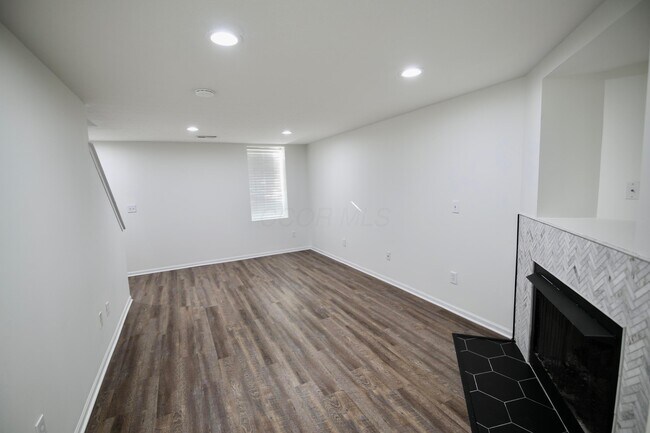Building Photo - 8330 Bruntsfield Rd