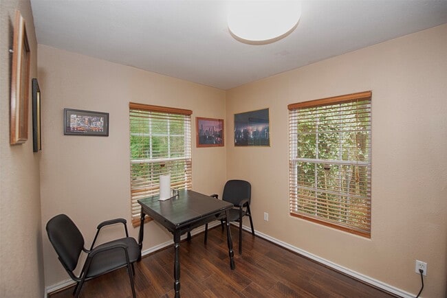 Building Photo - 715 Grand Ave