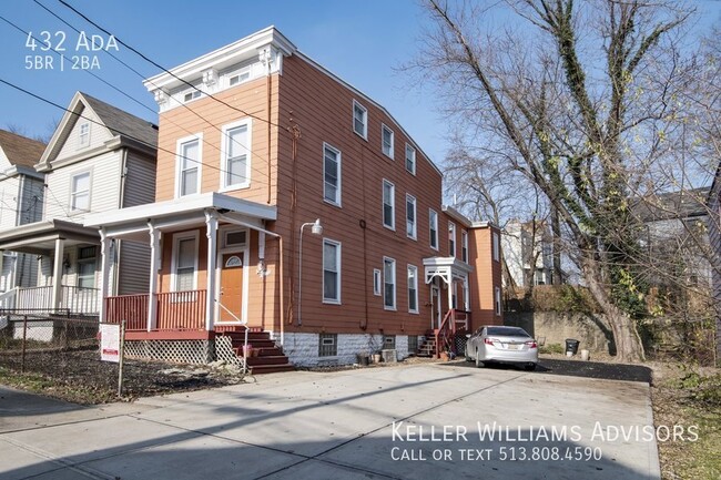 Building Photo - Spacious 5 BR house with amazing parking