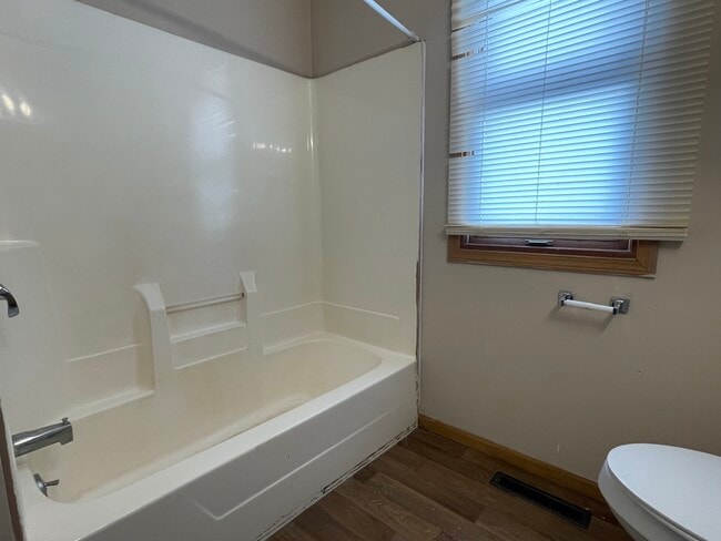 Building Photo - 1019 Grove St