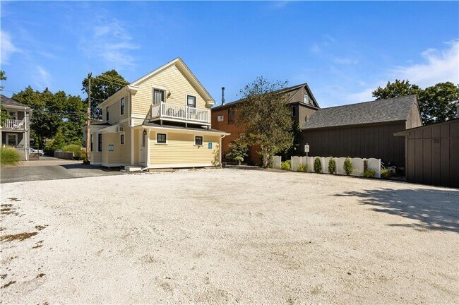Building Photo - 74 Maple Ave