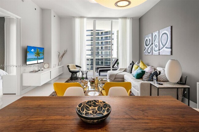 Building Photo - 15901 Collins Ave