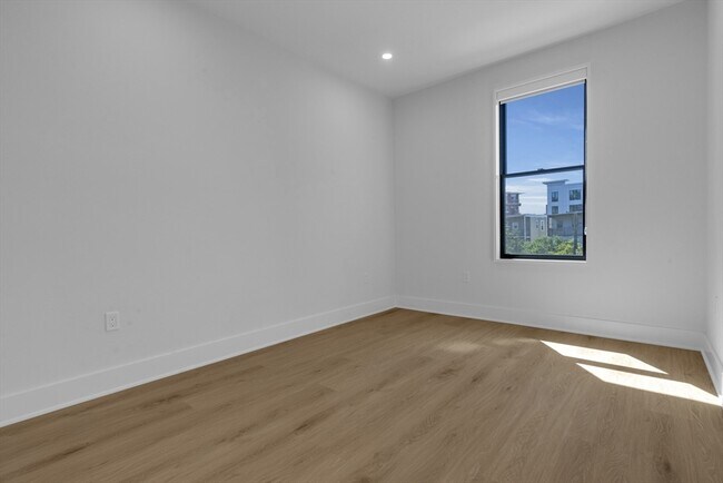 Building Photo - 69 Bailey St