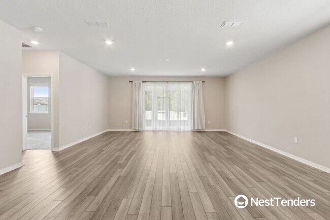 Building Photo - Stunning Northside Home!