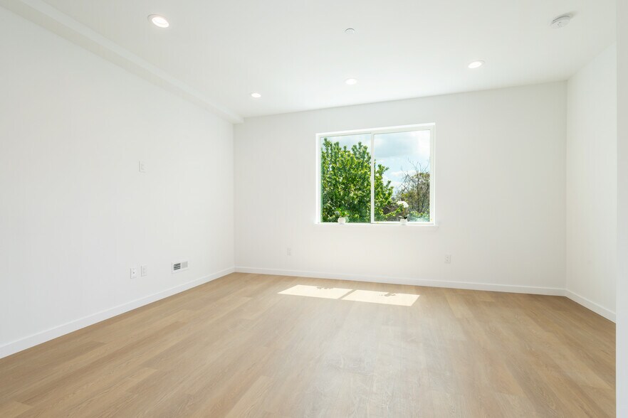 Building Photo - 438 W Susquehanna Ave