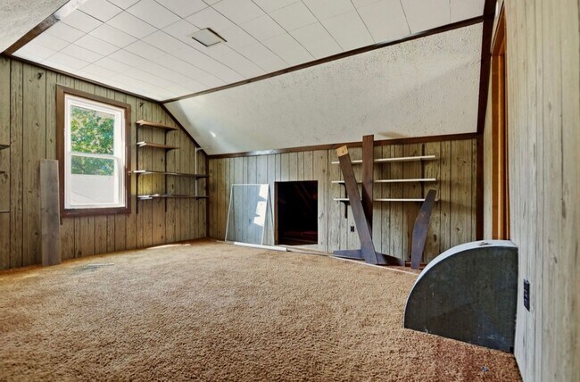 Building Photo - Cozy 2-Bedroom Home with Bonus Room & Fenced Yard!