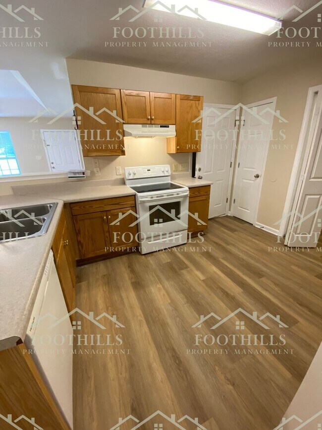 Building Photo - Single Family Home with Attached Garage
