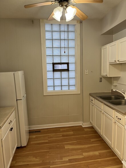 Building Photo - 115 1st St W