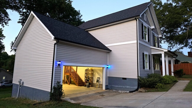 Building Photo - 1378 Melviney St