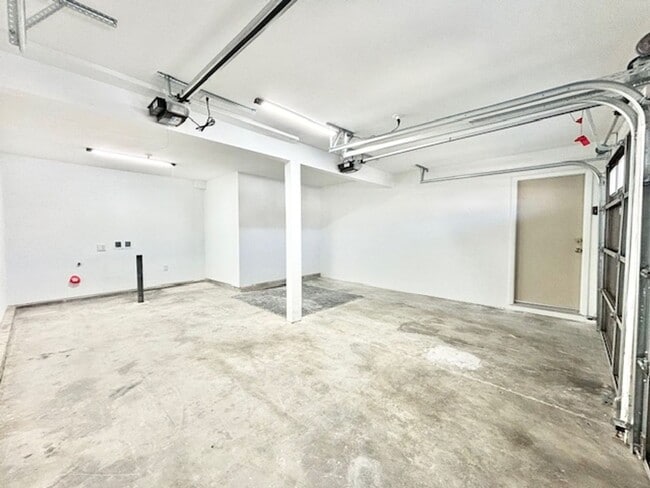 Building Photo - 136 Ventura Ave