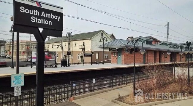 Building Photo - 2 Spinnaker Dr