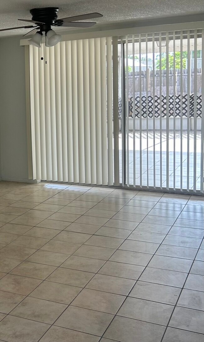 Building Photo - 7204 Brentwood Dr