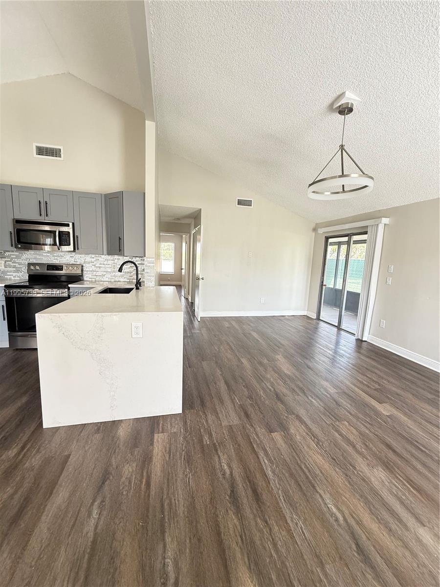 Building Photo - 8419 Garden Gate Pl