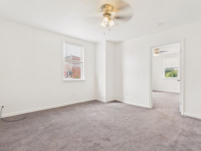 Building Photo - 270 Calder St