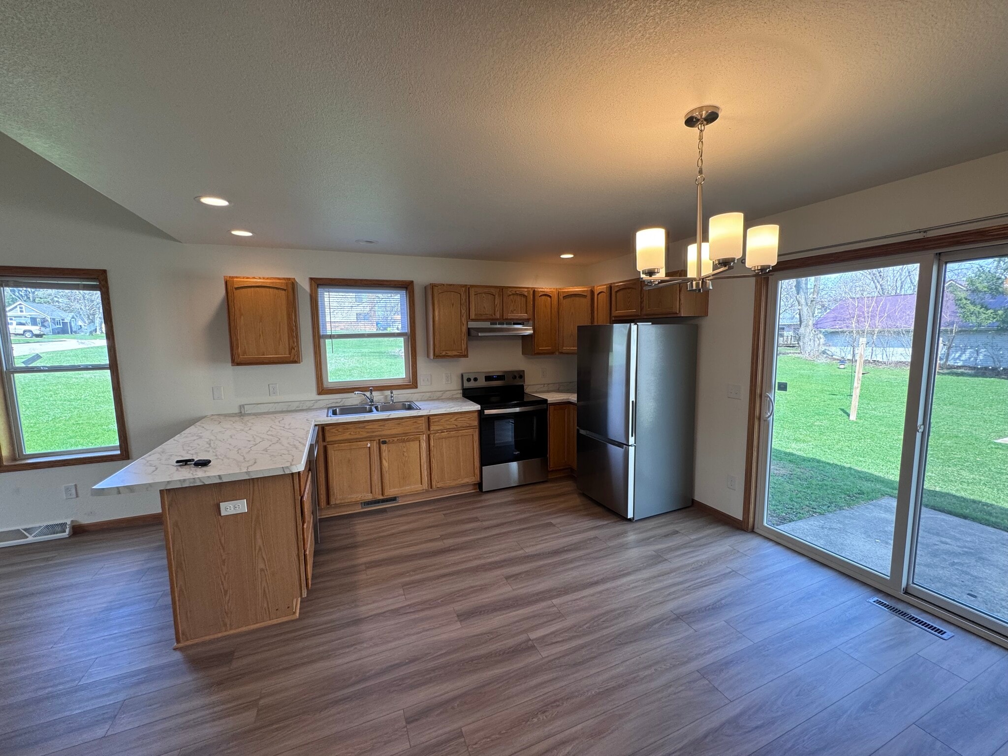 Building Photo - 627 E Pine St