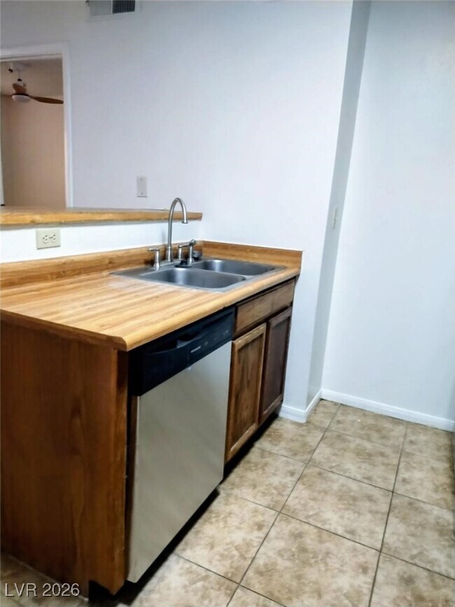 Building Photo - 1361 E University Ave.