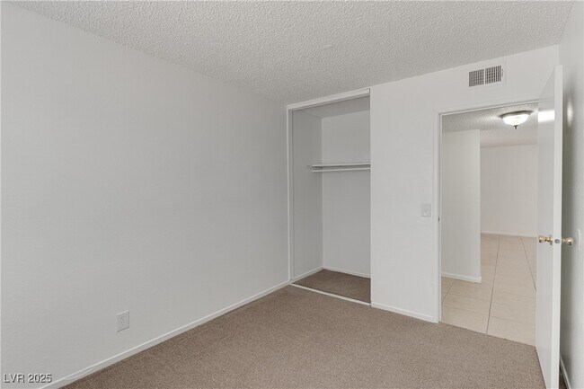 Building Photo - 805 Palo Verde Dr