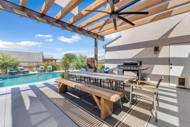 Building Photo - 53945 Eisenhower Dr