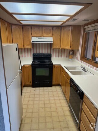 Building Photo - AVAILABLE SOON! Charming 2-Bedroom, 2-Bath...