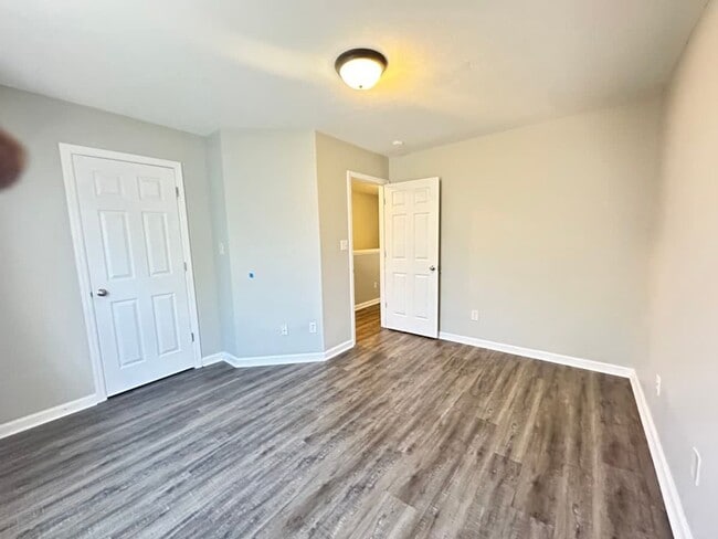 Building Photo - 114 Tanbark Dr