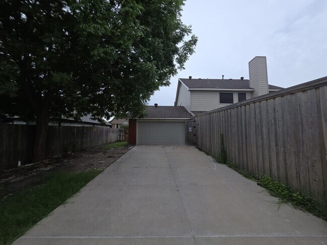 Building Photo - Spacious 4-Bedroom Home with Pool & Spa in...