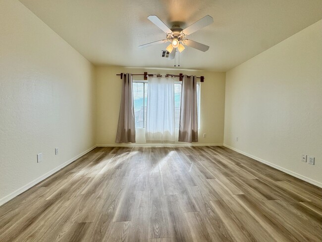 Building Photo - ASHLEY HEIGHTS 3 BEDROOM WITH HUGE BACKYARD