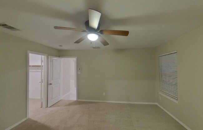 Building Photo - MOVE IN READY