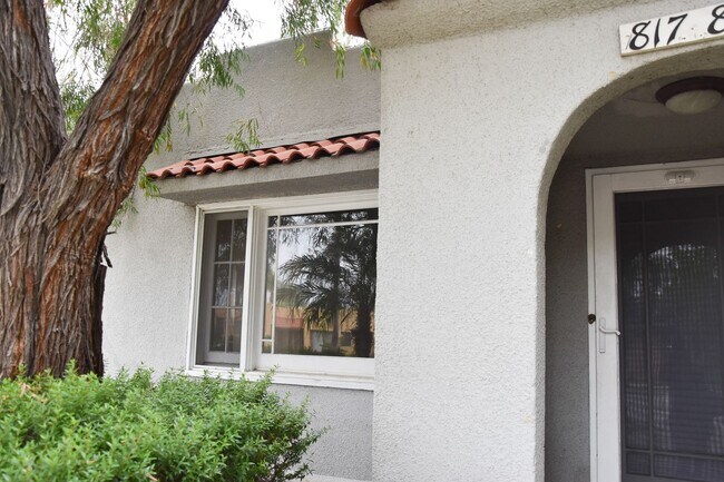 Building Photo - Palm (817-819)