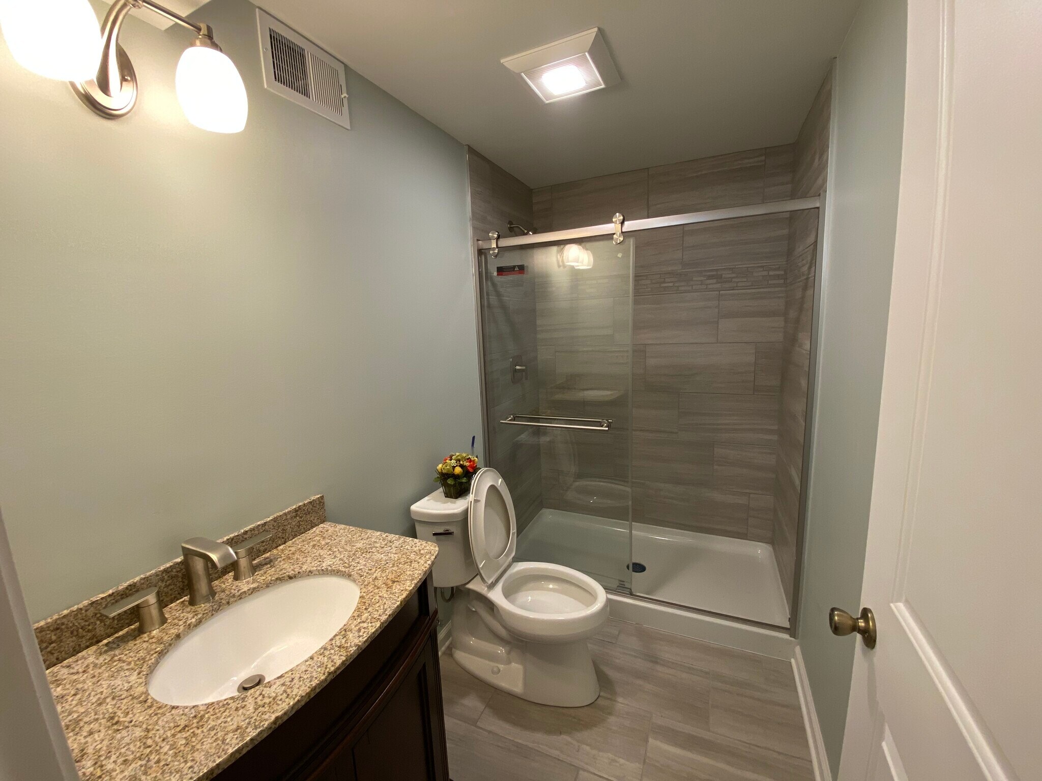 Building Photo - 1301 Jones Dr