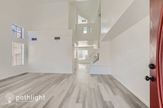 Building Photo - 4 br, 2.5 bath House - 15553 W Ventura St ...