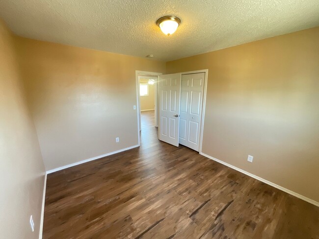 Building Photo - 5 Bedroom Home Available Near Research Pkw...