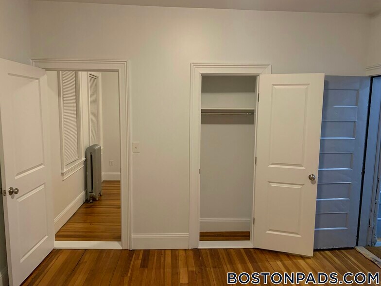 Building Photo - 122 Columbia St