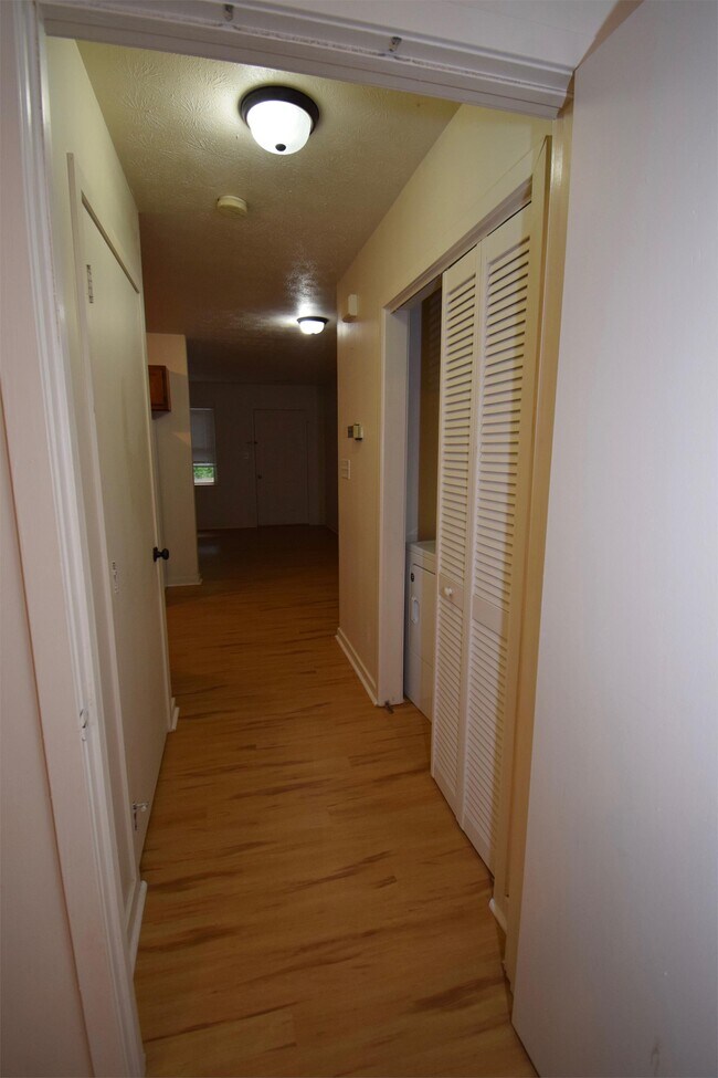 Building Photo - 129 W Vail Ct