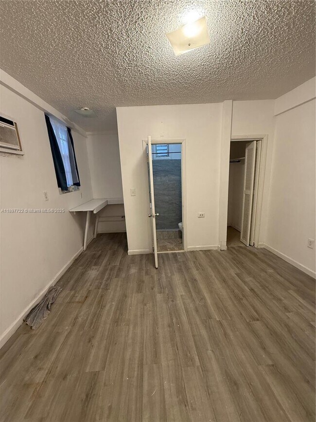 Building Photo - 552 NW 1st St