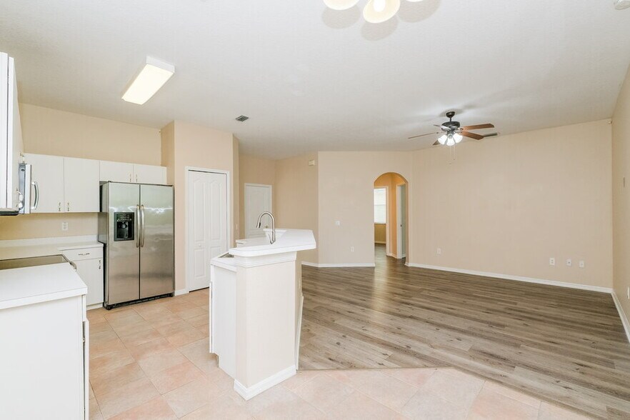 Building Photo - 25402 7 Rivers Cir