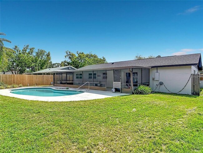 Building Photo - 8676 Hillside Dr