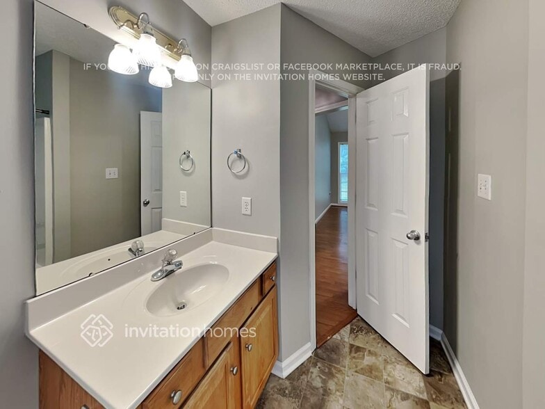 Building Photo - 321 Tamarack Dr