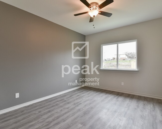 Building Photo - $1599! 3Bed/2.5Bath Fort Worth Duplex! Free application through 8/10! See information in descript...