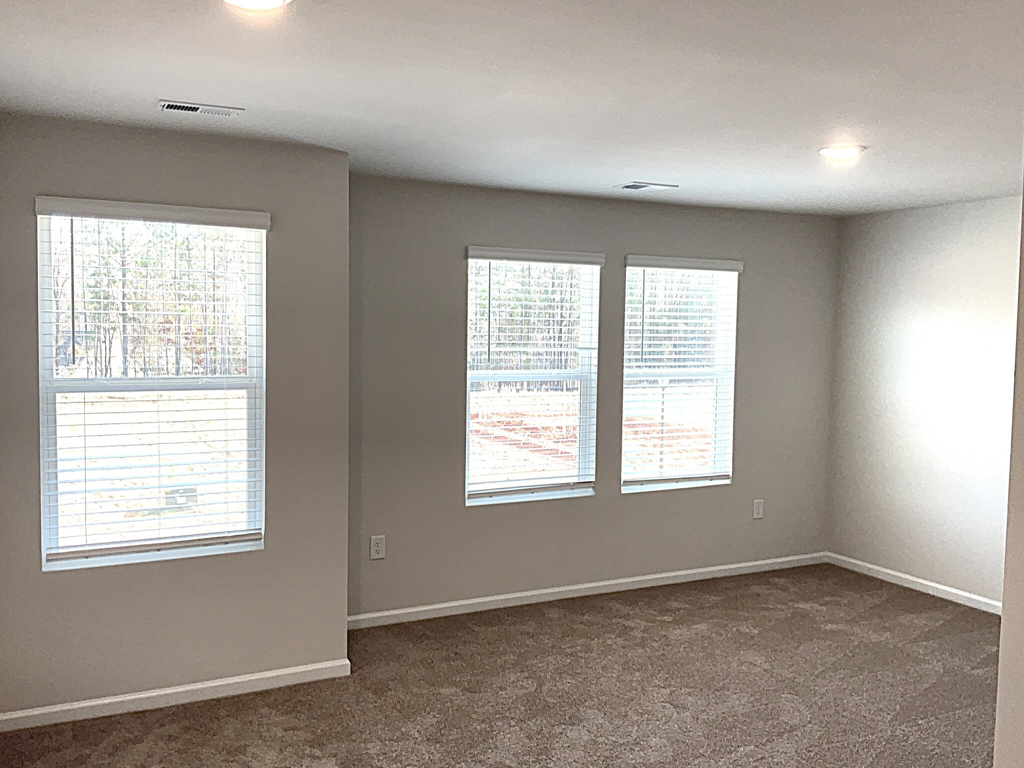 Building Photo - 3232 Emberly Dr