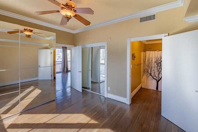 Building Photo - Gaslamp City Square Condo  2 bed 2 bath, top floor, corner unit VIEWS