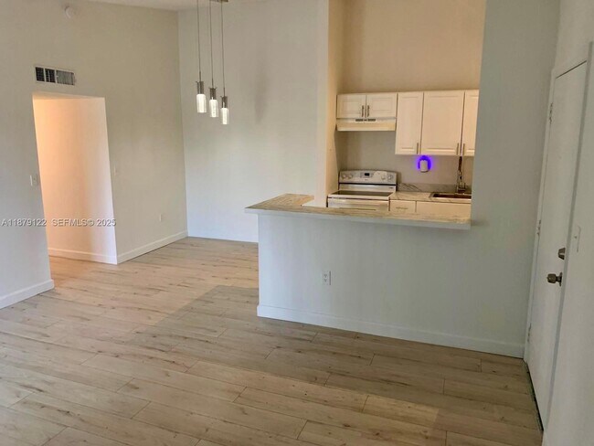 Building Photo - 468 NE 206th Ln