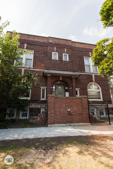 Building Photo - 1533 W Leland Ave